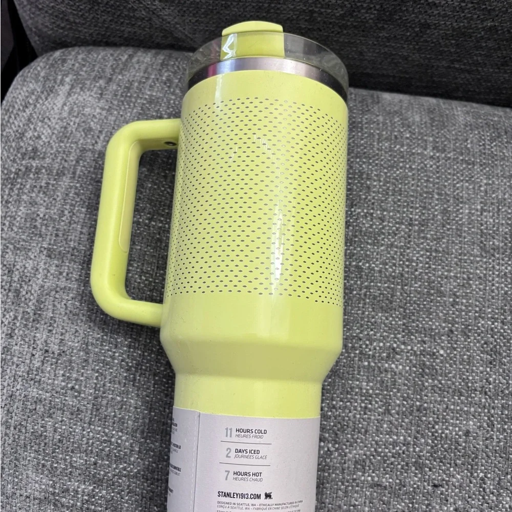 Stanley Calia special edition Bright Lime Quencher 40oz Tumbler with Silver Logo - Picture 2 of 4